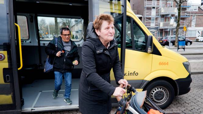 Wijkbus Vreeswijk doorslaand succes: veel meer passagiers dan verwacht (en ze zijn dik tevreden)