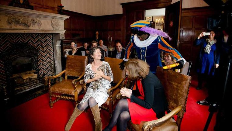 Beste Vn Kijk Naar De Zwarte Pieten In Het Sinterklaasjournaal De Volkskrant