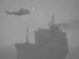 Iraans leger neemt op volle zee olietanker over met behulp van helikopter
