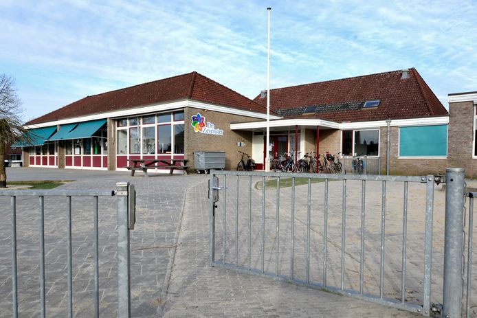 Basisschool De Zevenster aan de Meester Muldersstraat verkeert