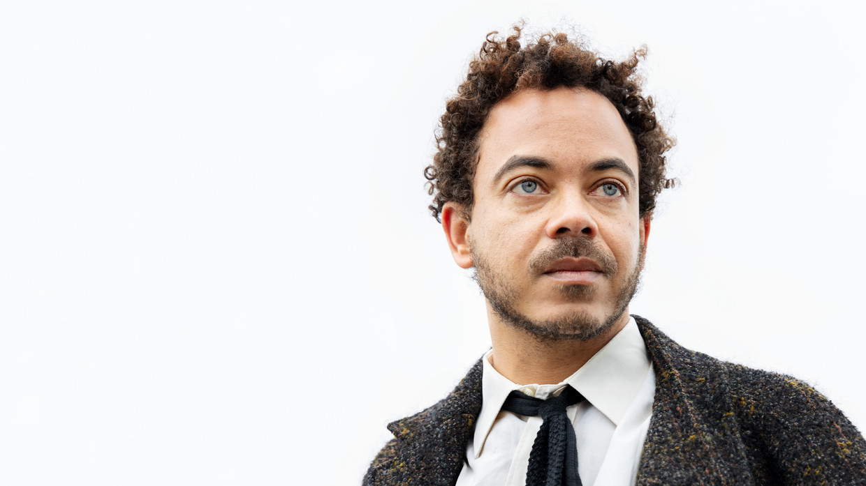 Raoul de Jong: ‘Dankzij de zwarte, Caribische literatuur besef ik: het leven staat aan mijn kant, het wil dat ik bloei’.