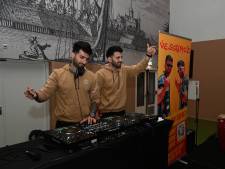 Gevluchte Iraanse broers als succesvol dj-duo even terug in azc Grave: ‘Geweld kan nooit het antwoord zijn’