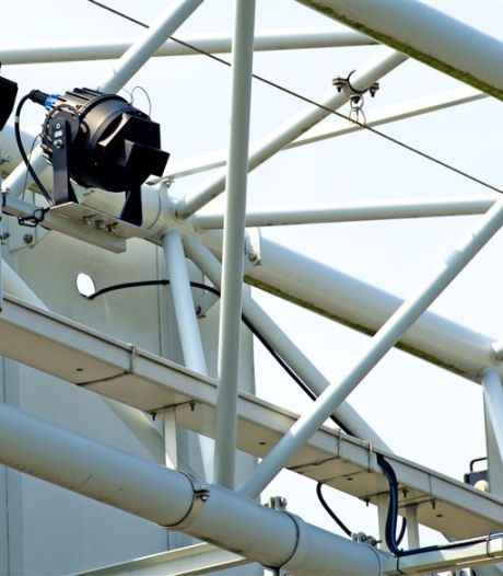 Politie start proef met flitscamera's tegen appen achter stuur