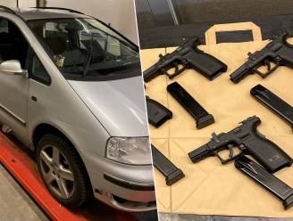 Zweedse douane betrapt Belgisch echtpaar met 15 wapens: “Vier pistolen in slipje verstopt en twee in bh”