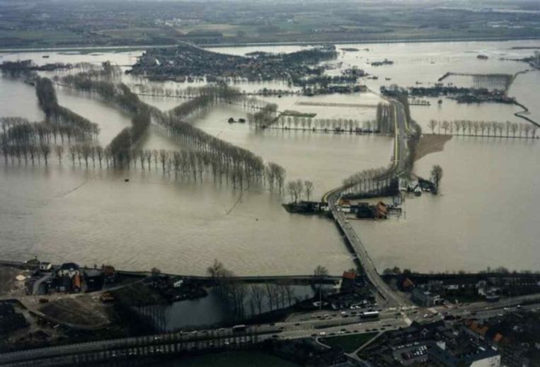 December 1993 was de schade enorm toen de Maas buiten haar oevers trad. Beeld AEROCAMERA - MICHEL HOFMEESTERS/PPN