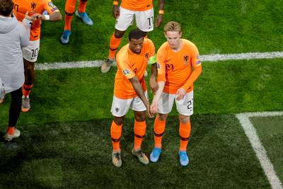 Oranje maakt prachtig statement tegen racisme bij openingsgoal Wijnaldum