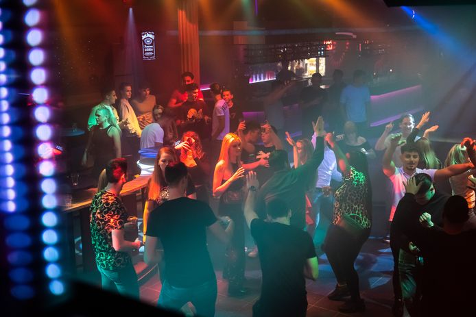 Na anderhalf jaar kan er weer gedanst worden bij Discotheek Oscars in Raamsdonksveer.