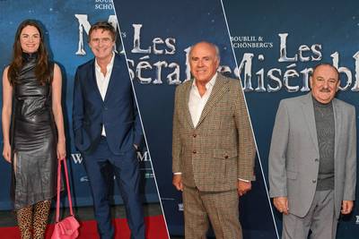 IN BEELD. Erik Van Looy vergezeld door supermodel, Herbert Flack en Hugo Sigal durven weer voorzichtig genieten: dit was de première van ‘Les Misérables’