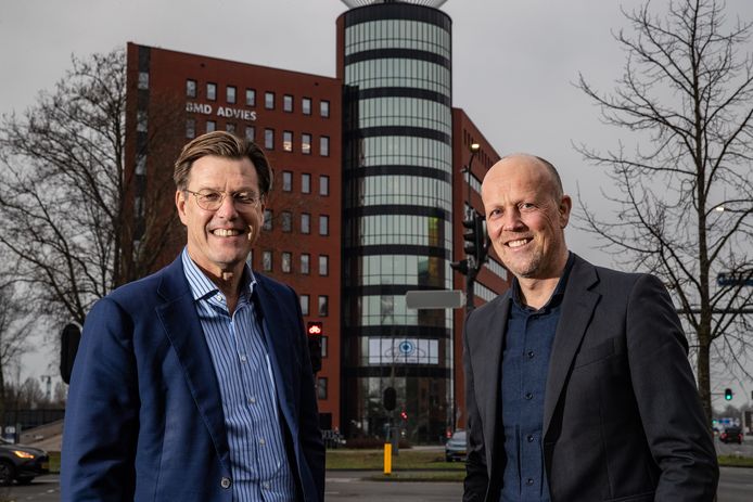 De accountantskantoren van Olaf ten Hoopen (links) en Eric Hutten zijn sinds 1 januari gefuseerd. Het ‘nieuwe’ behoort tot de grootsten van Nederland.
