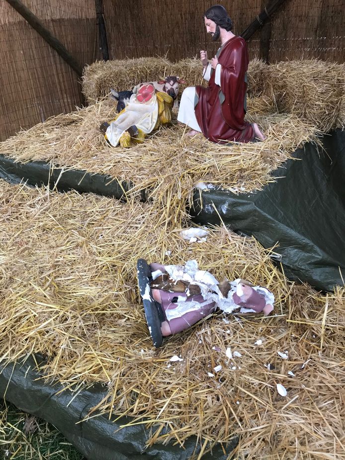 RUMST gevandaliseerde kerststal
