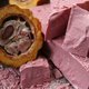 Belgisch bedrijf vindt roze chocolade uit