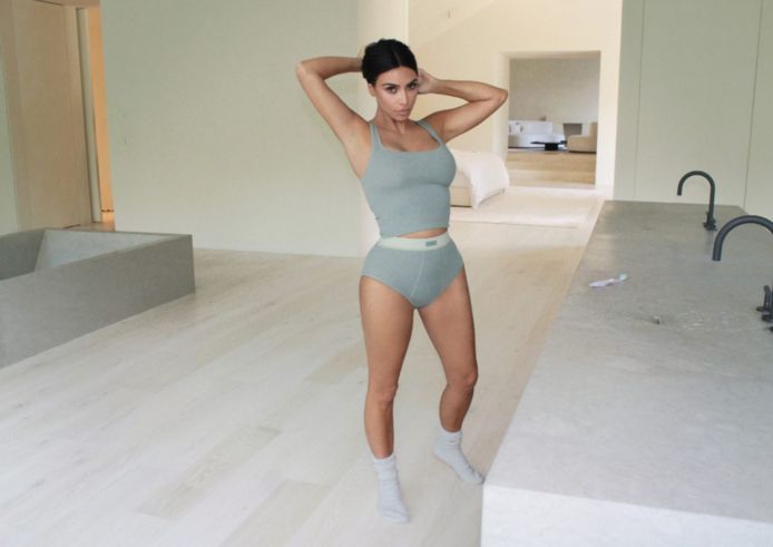 Kim Kardashian in haar ondergoedmerk 'Skims'