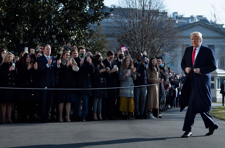 Donald Trump vlak voor zijn vertrek uit het Witte Huis in januari dit jaar. Beeld AFP