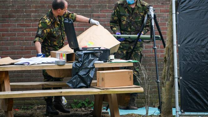 Arsenaal met 4 bazooka’s en 44 andere vuurwapens ontdekt in schuurtje: ‘Bizar, hier wonen ook kinderen’