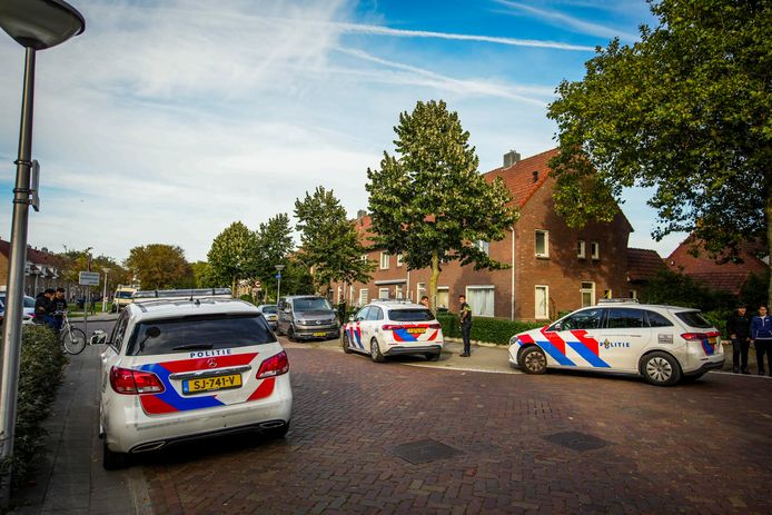 Politie Met Spoed Naar 'Schietpartij' In Eindhoven, Man Blijkt Met Luchtbuks  Op Eigen Schuur Te Schieten | Brabant | Bndestem.Nl