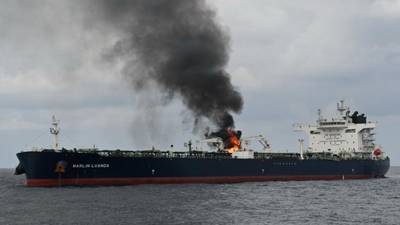 Brand op olietanker na aanval Houthi’s, Britten: “Behouden ons het recht voor om passend te reageren”