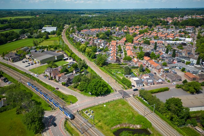Hier draait het vooral om: de dubbele spoorwegovergang aan de Tongersestraat gaat dicht voor verkeer omdat er in de toekomst nog veel meer intercity’s en goederentreinen gaan rijden.