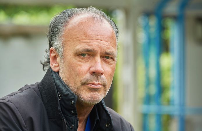 De Brabantse journalist Twan van den Brand in jeugdgevangenis De Corridor, waaruit de Dordtse inbreker Frans Jansen ontsnapte.
