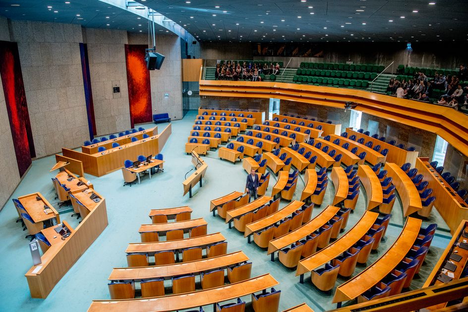 Uit de startblokken met de handrem erop | TROUW