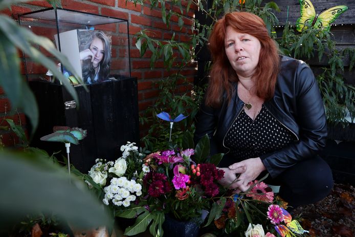 Corita Both uit Boven-Hardinxveld heeft een monument gemaakt voor haar overleden dochter Maryana.