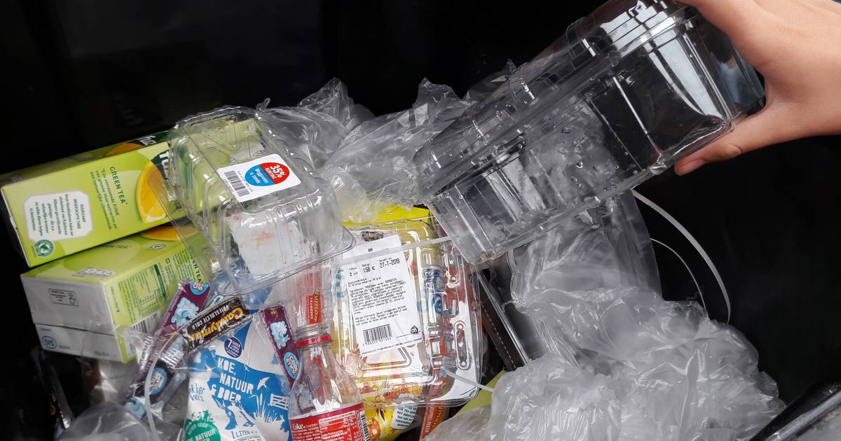 Bijzettafeltje silhouet Hoeveelheid van Neeeeee, geen piepschuim! Afvalcoach gluurt straks in de pmd-container om  je beter te laten scheiden | Rivierenland | AD.nl