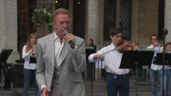 Will Tura verrast met symbolisch lied tijdens Vlaamse feestdag
