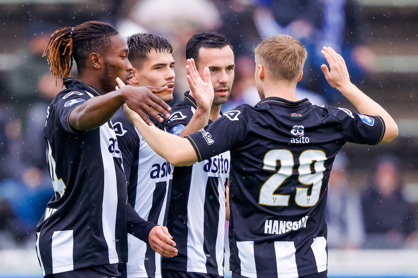 Dubbele beenbreuk voor Heracles-talent Diego van Oorschot (18): ‘Wat