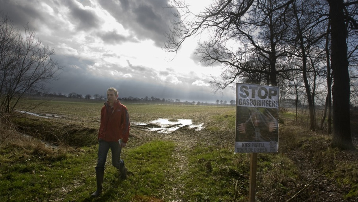 Willem Jan Atsma op de plek van de proefboringen naar schaliegas. Foto © Koen Verheijden Beeld 