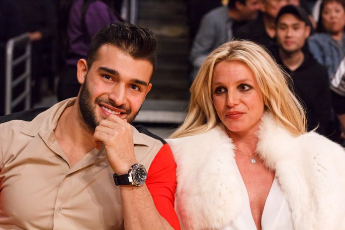 Britney Spears e Sam Asghari a una partita di basket dei Los Angeles Lakers nel 2017