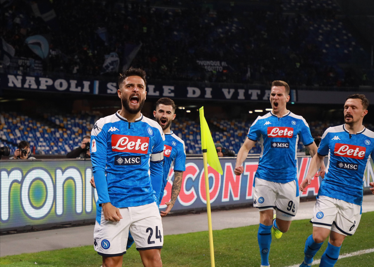 Lorenzo Insigne viert de 1-0 namens Napoli.