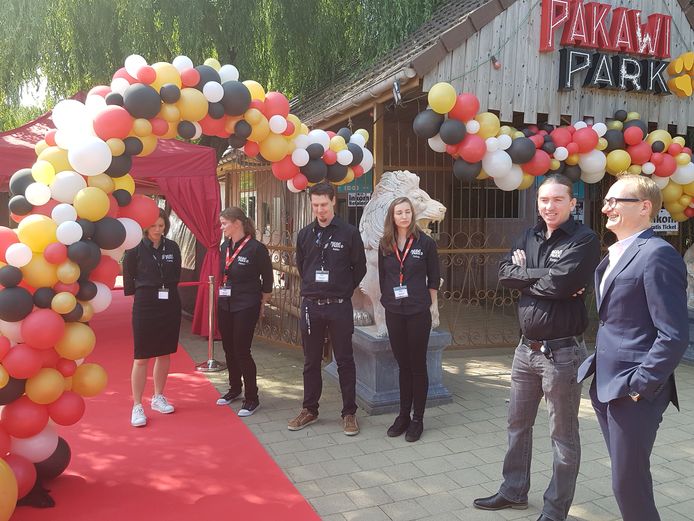 Voor de officiële opening werd de rode loper uitgerold.