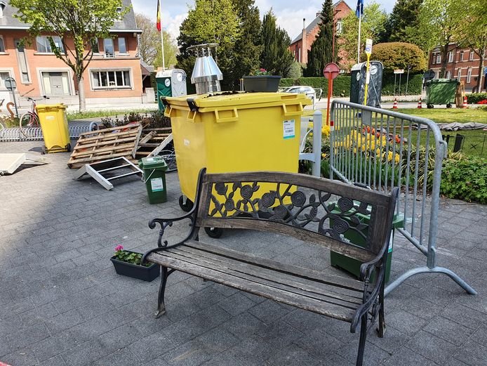 Poortje Pik in Rijkevorsel leverde weer aardig wat spullen op die verzameld werden op de rotonde in het centrum.