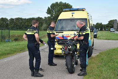 Motorrijder gaat onderuit in Andel, gewond naar ziekenhuis gebracht