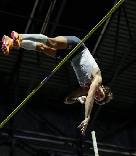 Saut à la perche: le Suédois Duplantis améliore son record du monde d'un centimètre à 6,22 m