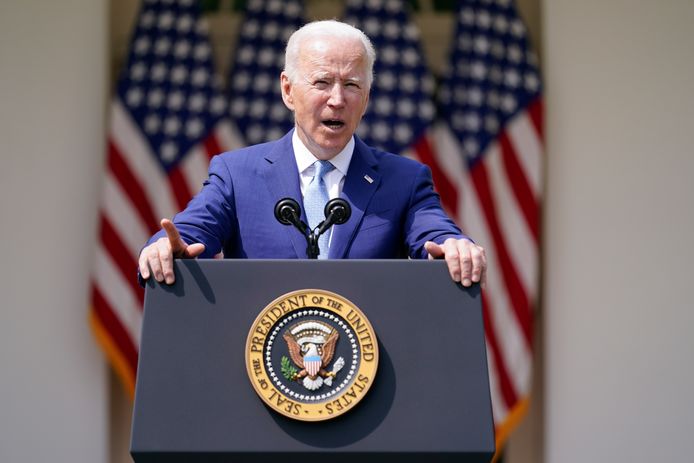 De Amerikaanse president Joe Biden pleit voor een verbod op aanvalswapens voor particulieren tijdens een toespraak in het Witte Huis.