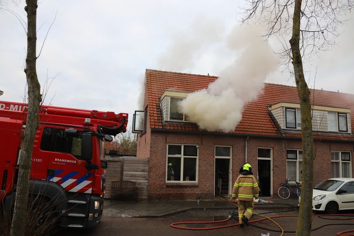 Er was hevige rookontwikkeling op de bovenste verdieping van de woning.