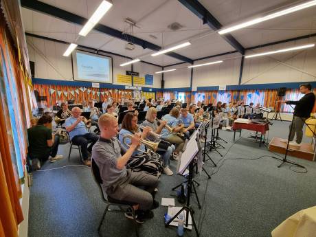 Prachtig bedrag na 24 uurs-marathon voor Crescendo en Stichting Droomhuis HW