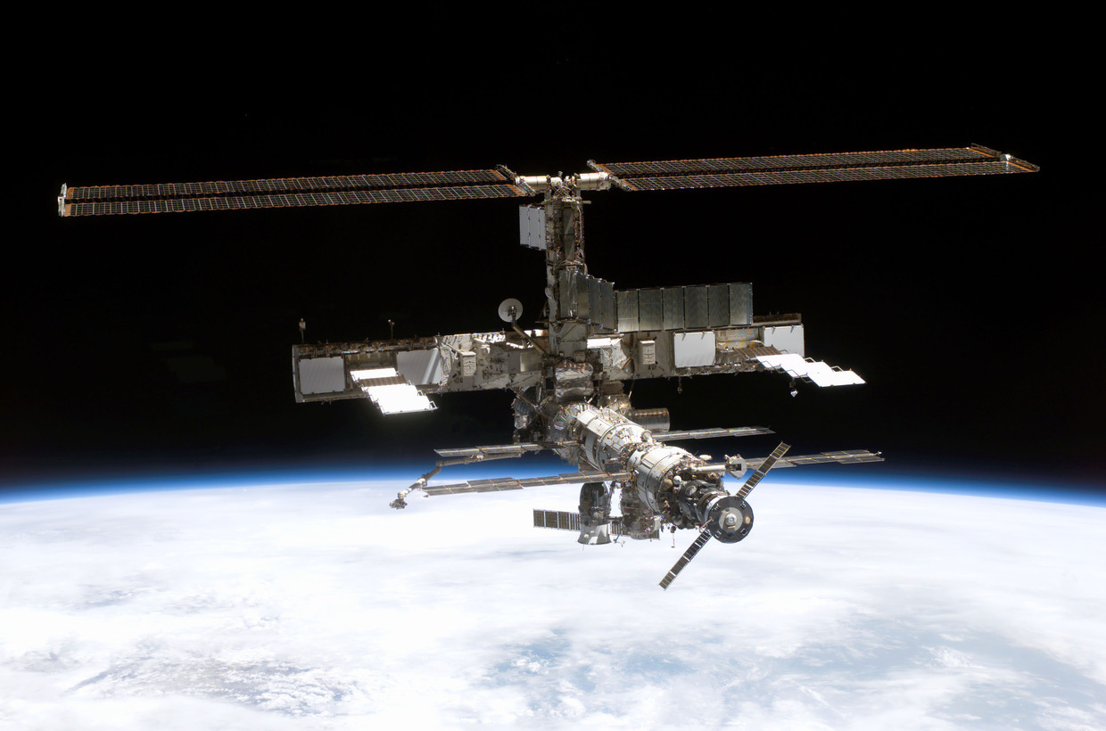 Het International Space Station, in 2005 vastgelegd vanaf de spaceshuttle Discovery. Beeld Getty