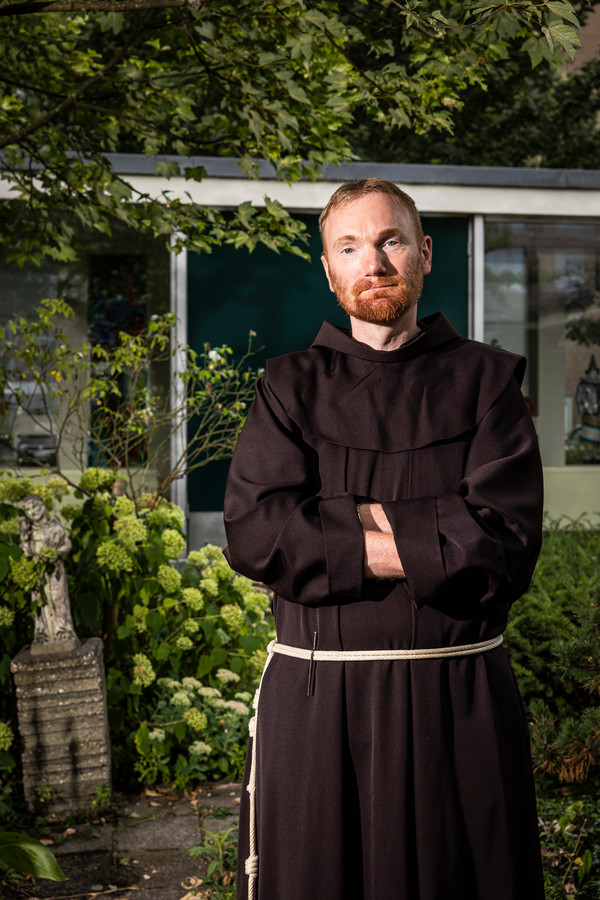 Joachim Uit Lonneker 42 Wordt Tot Priester Gewijd ‘ik Heb Geen Inkomen Maar Hoef Me Ook Geen 