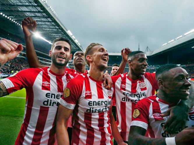 PSV walst over Ajax heen en deelt eerste tik uit in titelstrijd