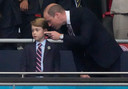 Prins George en zijn vader Prins William tijdens een voetbalwedstrijd op het afgelopen EK Voetbal in 2020.