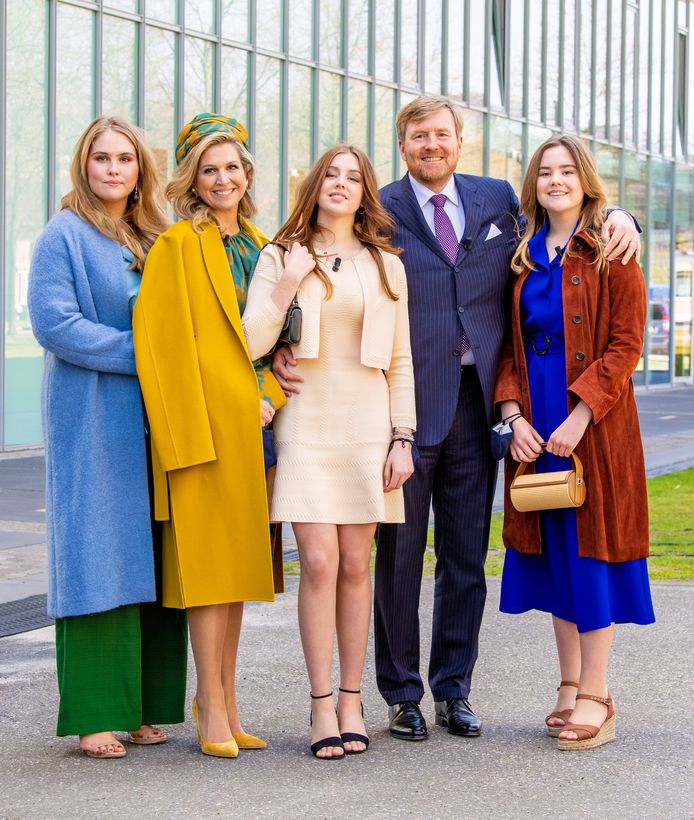 Koning Willem-Alexander en koningin Máxima ha incontrato hun dochters prinses Amalia, prinses Alexia e prinses Ariane.