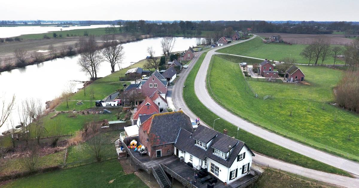 auto s blijven welkom op versterkte waaldijk tussen gorinchem en waardenburg rivierenland ad nl