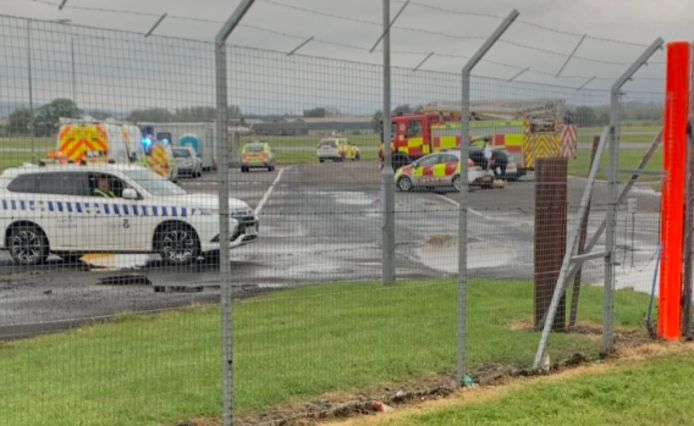 Op de luchthaven van Glasgow werd alarm geslagen na de vondst van een verdacht pakketje in een KLM-vliegtuig.