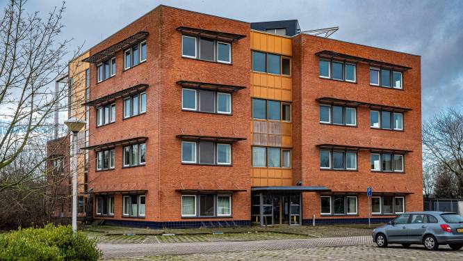 Verbouwing Raalter kantoorpand maanden vertraagd: ‘Voor woningzoekers en Oekraïners geen goed nieuws’