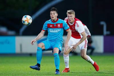 Kampioen FC Twente eenvoudig langs Jong Ajax