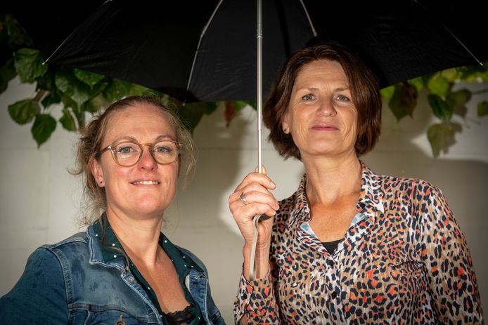 Geestelijk verzorgster Coosje Meerveld (links) en coördinator Berdine Koekoek van het Centrum voor Levensvragen: ‘Iedereen verdient het om gehoord te worden.’