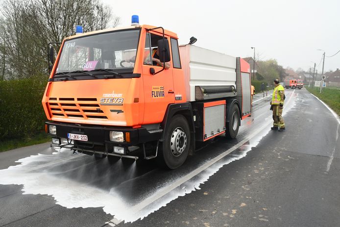De Wittemolenstraat in Moorsele was een tijdlang plaatselijk afgesloten, het verkeer moest er omrijden.