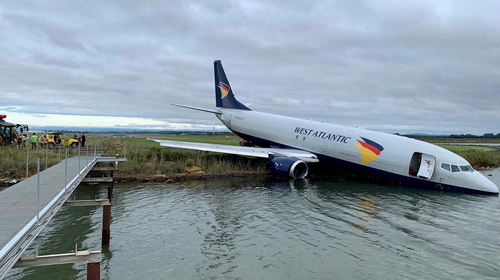 Vliegtuig mist landingsbaan en komt in meer terecht, luchthaven van Montepellier tijdelijk gesloten.