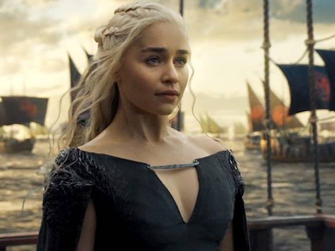 Emilia Clarke heeft geen spijt van naaktscènes in ‘Game of Thrones’